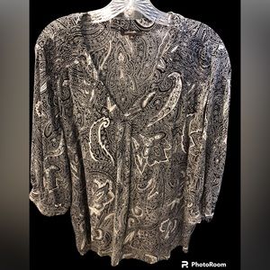 Soirée 1X print v-neck top black & white 3/4 sleeve.